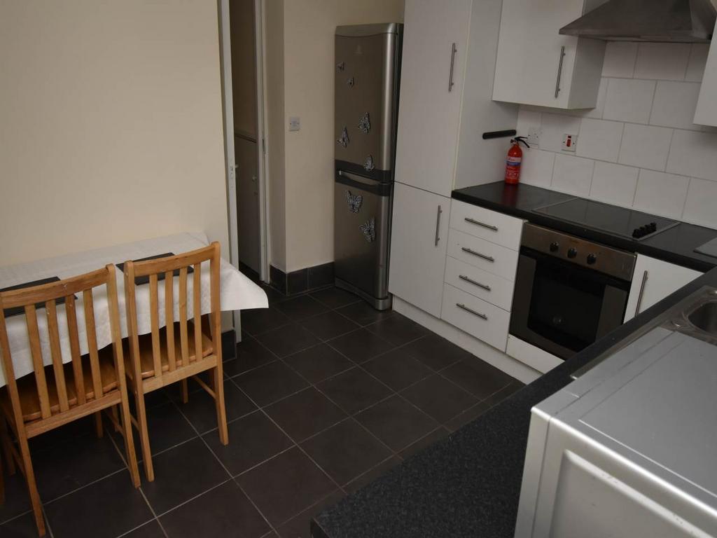 Kitchen photo 2