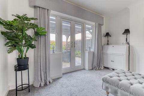 3 bedroom semi-detached house for sale, Victoria Close, Bury St. Edmunds IP28