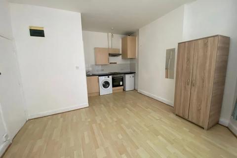 Studio to rent, Craven Park, Harlesden