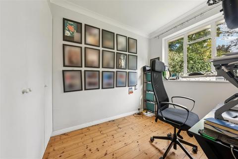 undefined, Bolton Road, London, W4