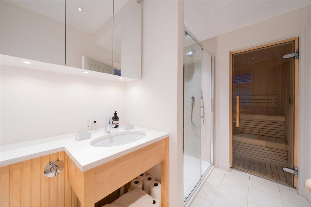Shower/Sauna
