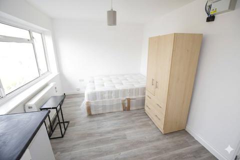 1 bedroom apartment to rent, Collier Row Lane, Romford RM5