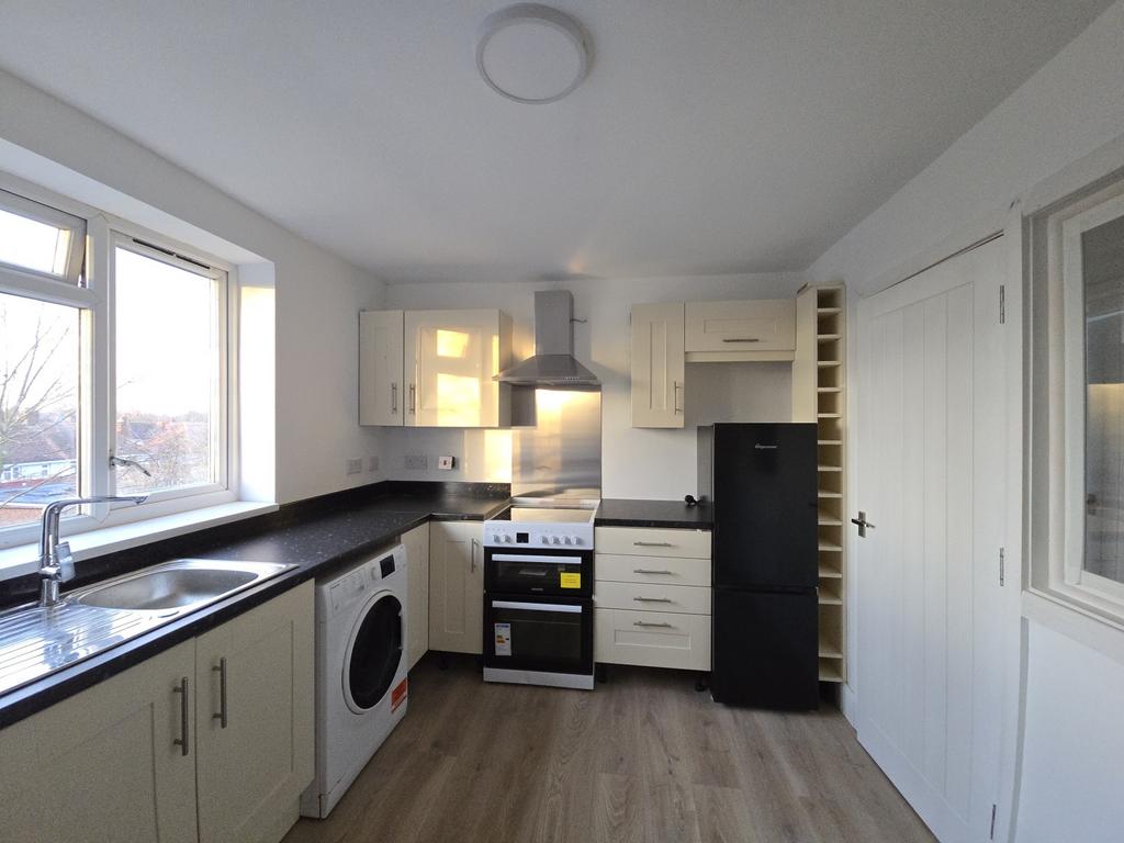 Kitchen - Fully refurbished modern kitchen fitted