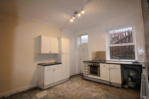 3 bedroom terraced house for sale, Commonside, Batley