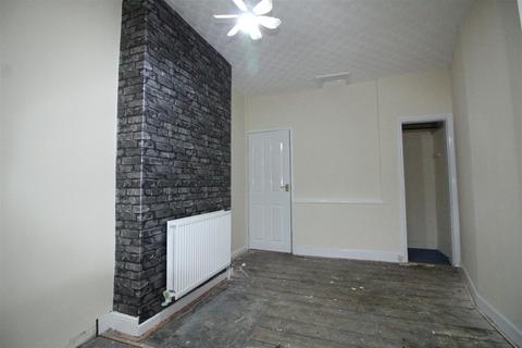 3 bedroom terraced house for sale, Commonside, Batley