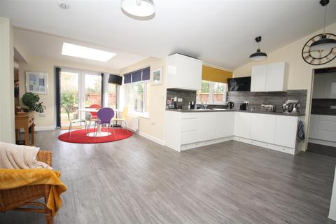 4 bedroom detached house for sale, Passmore, Tinkers Bridge, Milton Keynes