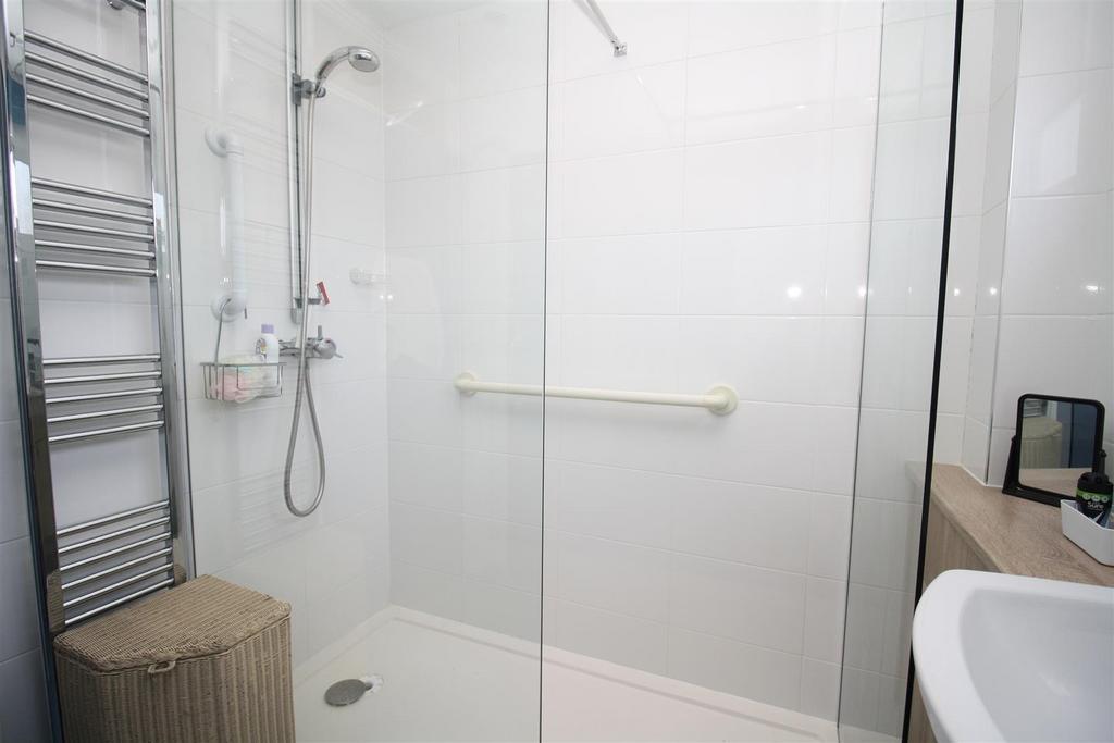 Jand and Gill Shower room