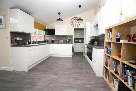 4 bedroom detached house for sale, Passmore, Tinkers Bridge, Milton Keynes