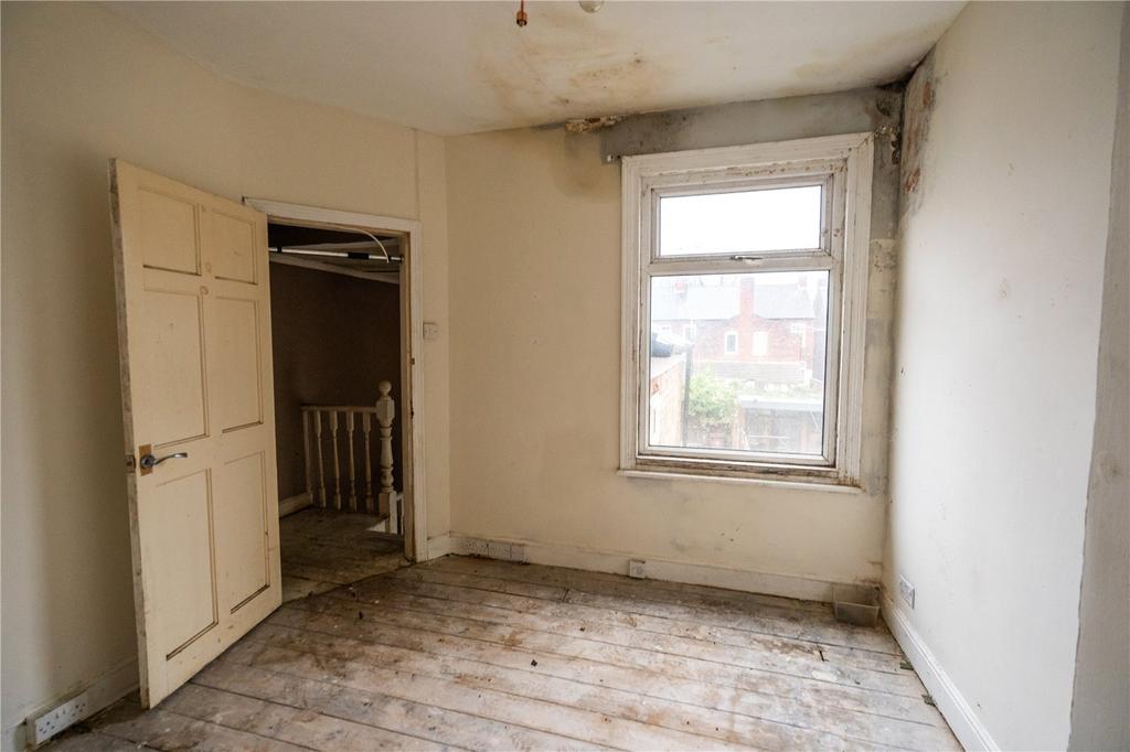 Bedroom 2 (2)