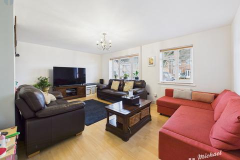 3 bedroom semi-detached house for sale, Henry Road, Aylesbury