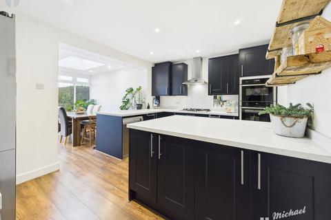 3 bedroom semi-detached house for sale, Henry Road, Aylesbury