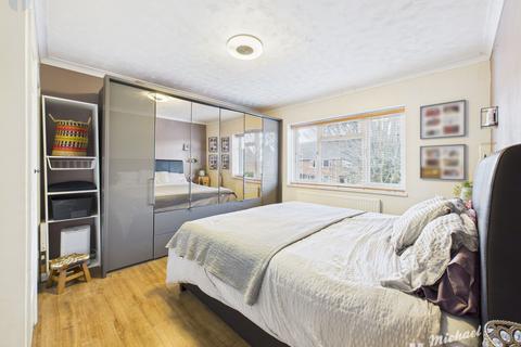 3 bedroom semi-detached house for sale, Henry Road, Aylesbury