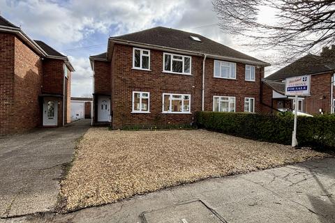 3 bedroom semi-detached house for sale, Henry Road, Aylesbury