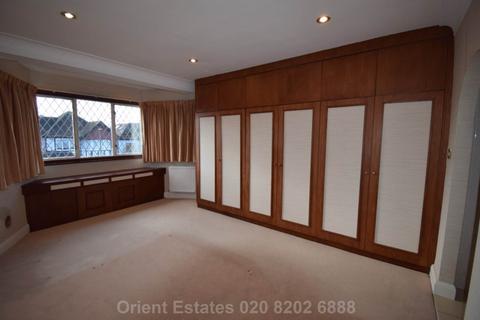 4 bedroom detached house for sale, Vaughan Avenue, London