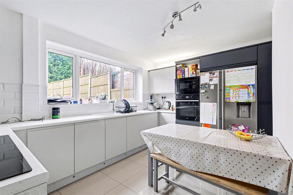 Kitchen 1.jpeg