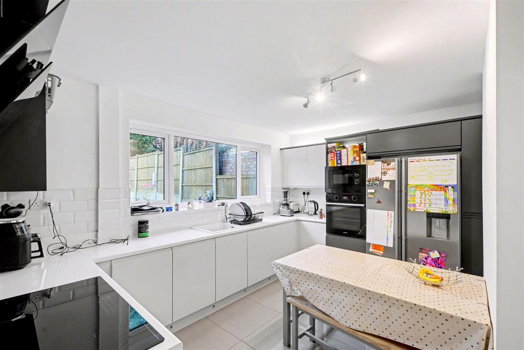Kitchen 4.jpeg