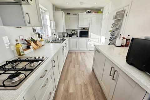 3 bedroom semi-detached house for sale, Baston Road, Arborfield Green, Reading