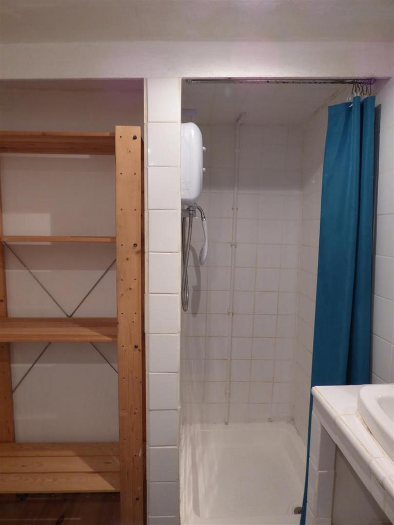 23 Brunswick Place Flat 3 - Bathroom (2).JPG
