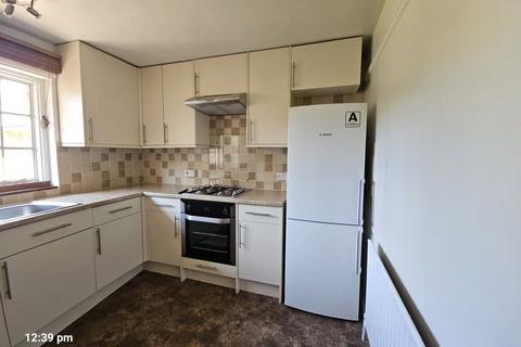 3 bedroom flat for sale, High Street, Limpsfield, Oxted, Surrey, RH8