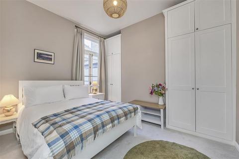 2 bedroom maisonette for sale, Sugden Road, SW11