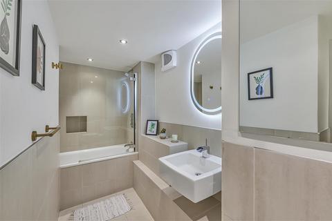 2 bedroom maisonette for sale, Sugden Road, SW11