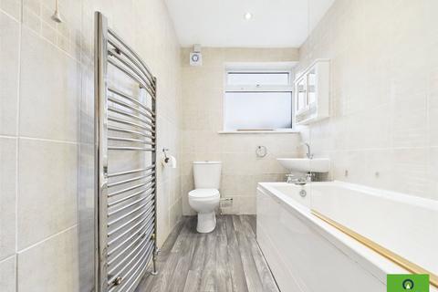 2 bedroom semi-detached house to rent, Elm Park Avenue, Essex RM12