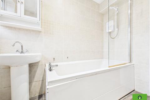 2 bedroom semi-detached house to rent, Elm Park Avenue, Essex RM12