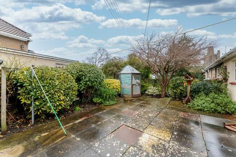 undefined, Extended bungalow in central Yatton