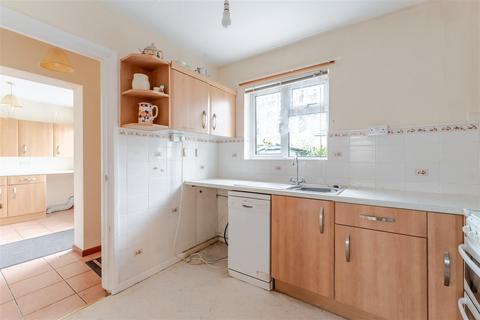 undefined, Extended bungalow in central Yatton