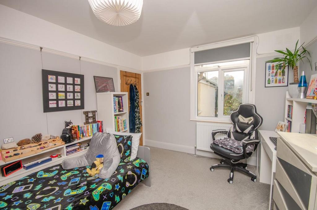 Bedroom two pic 2.jpg