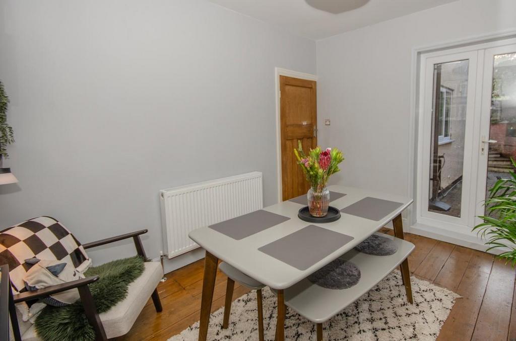 Dining room pic 2.jpg