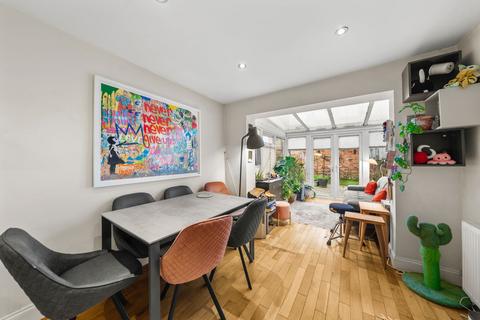 2 bedroom flat for sale, Belton Road, NW2