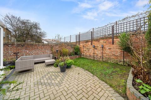 2 bedroom flat for sale, Belton Road, NW2