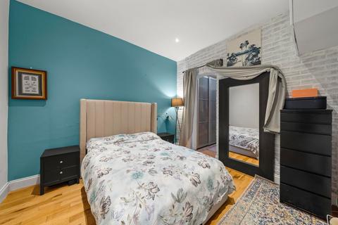 2 bedroom flat for sale, Belton Road, NW2