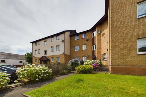 2 bedroom flat to rent, 19 Lees Court