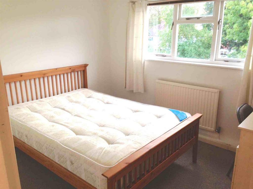 27 Sunny Gdns.bedroom1.jpg