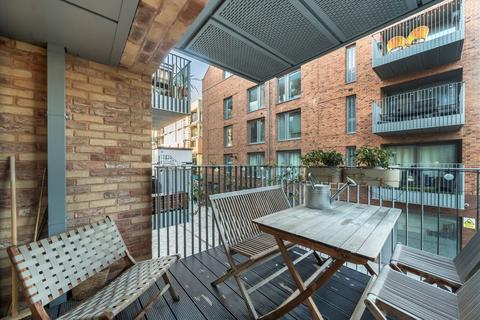 2 bedroom flat for sale, Wallis Road, London E9