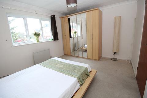 1 bedroom semi-detached house for sale, Betterton Road, Rainham RM13