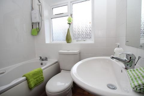 1 bedroom semi-detached house for sale, Betterton Road, Rainham RM13