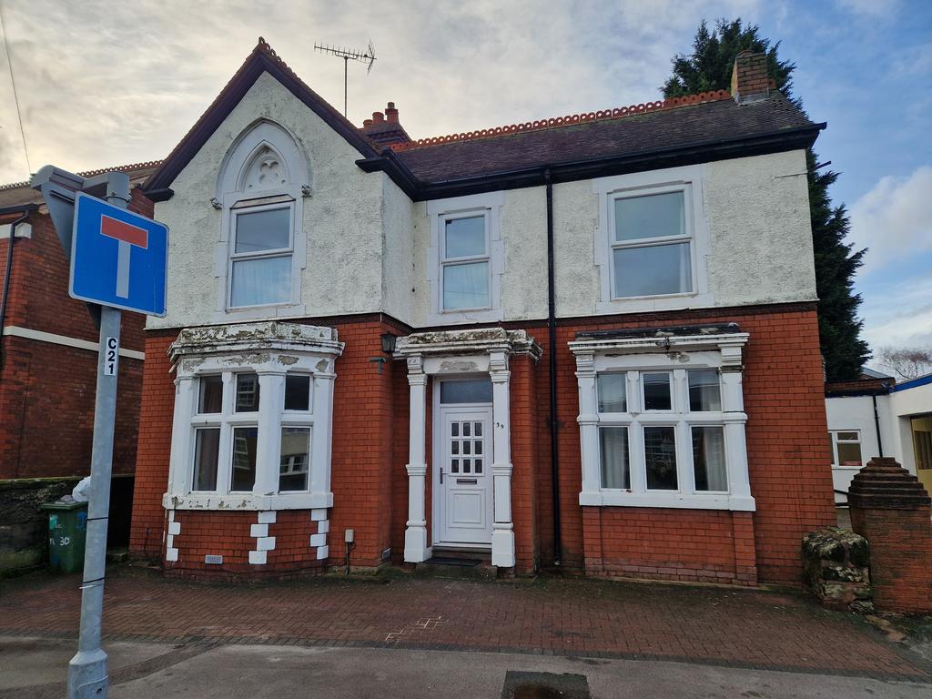 39 Market Street - 3 bedroom detached house to le