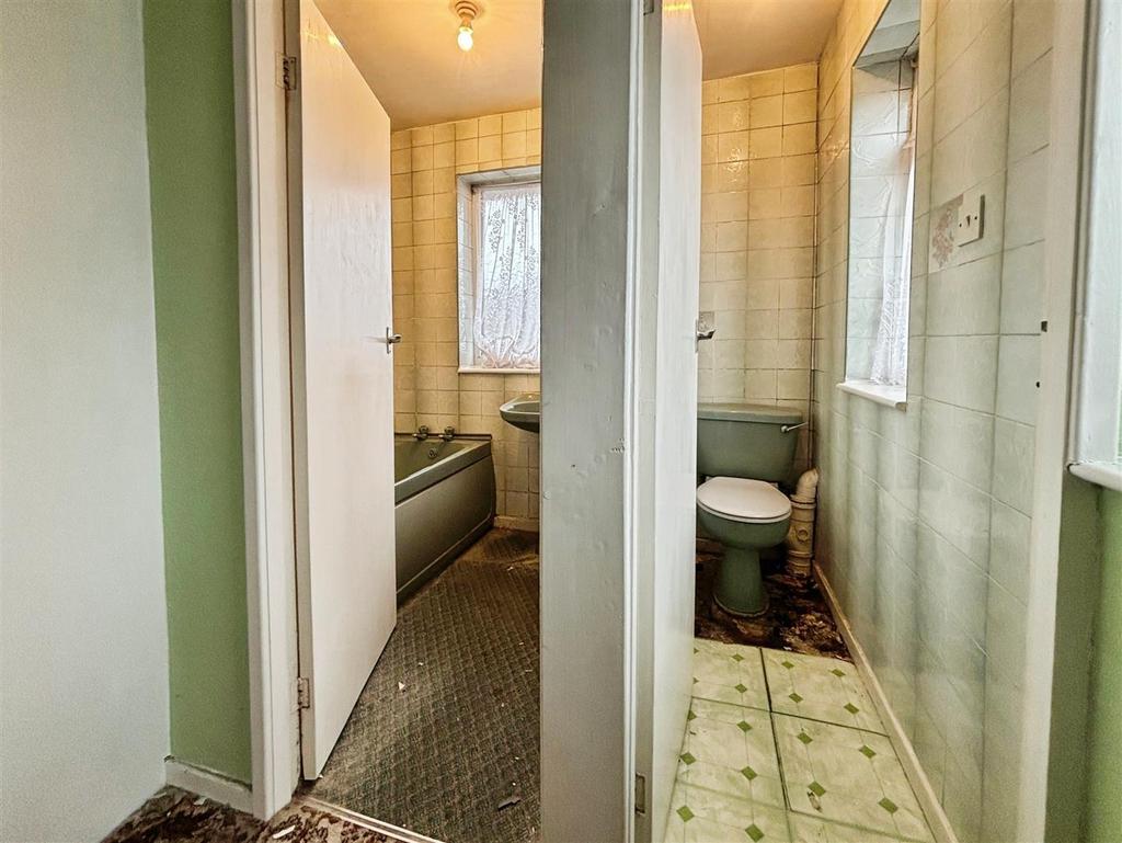 Bathroom And Separate WC