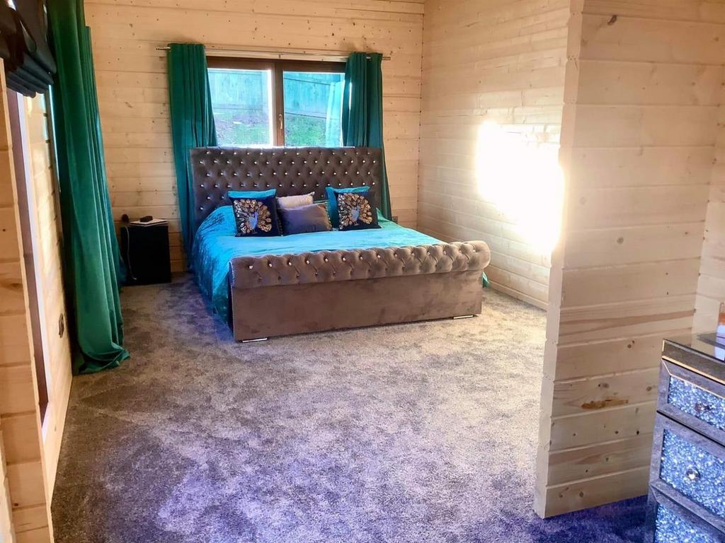 Bed 1.jpg
