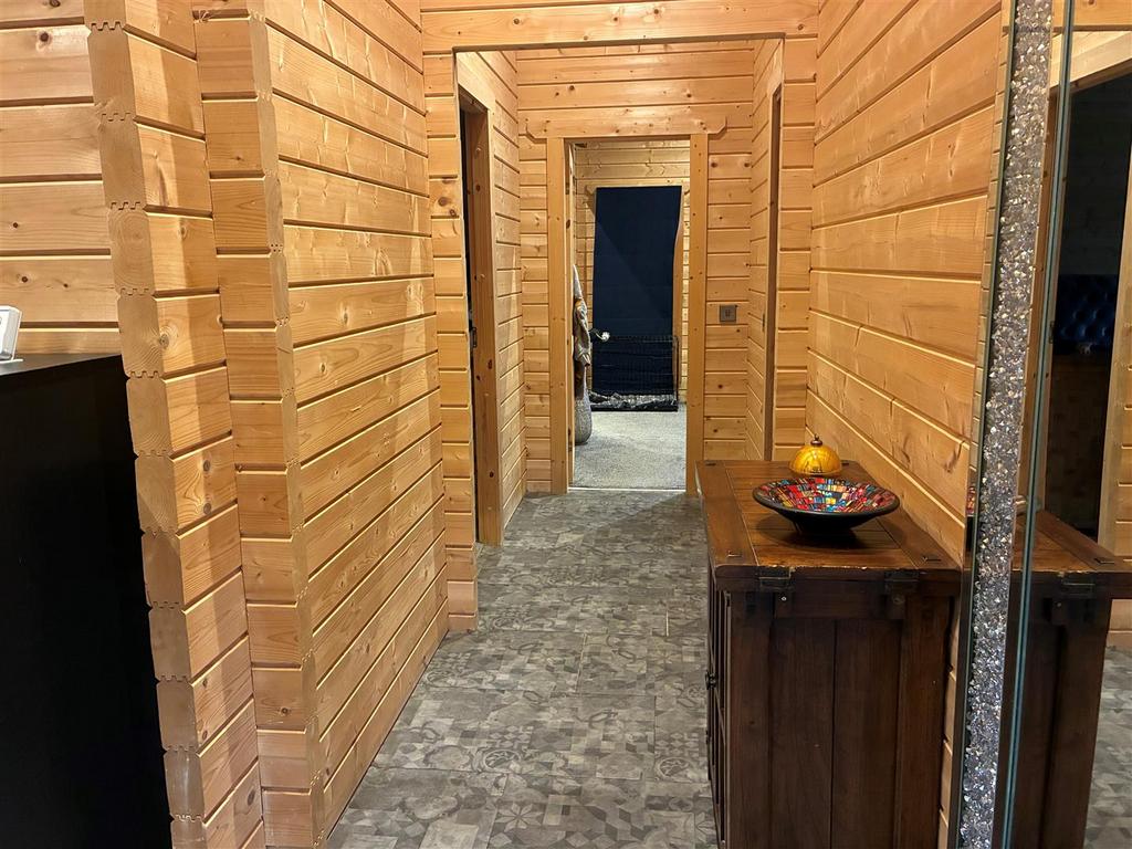 Hall 2.jpg