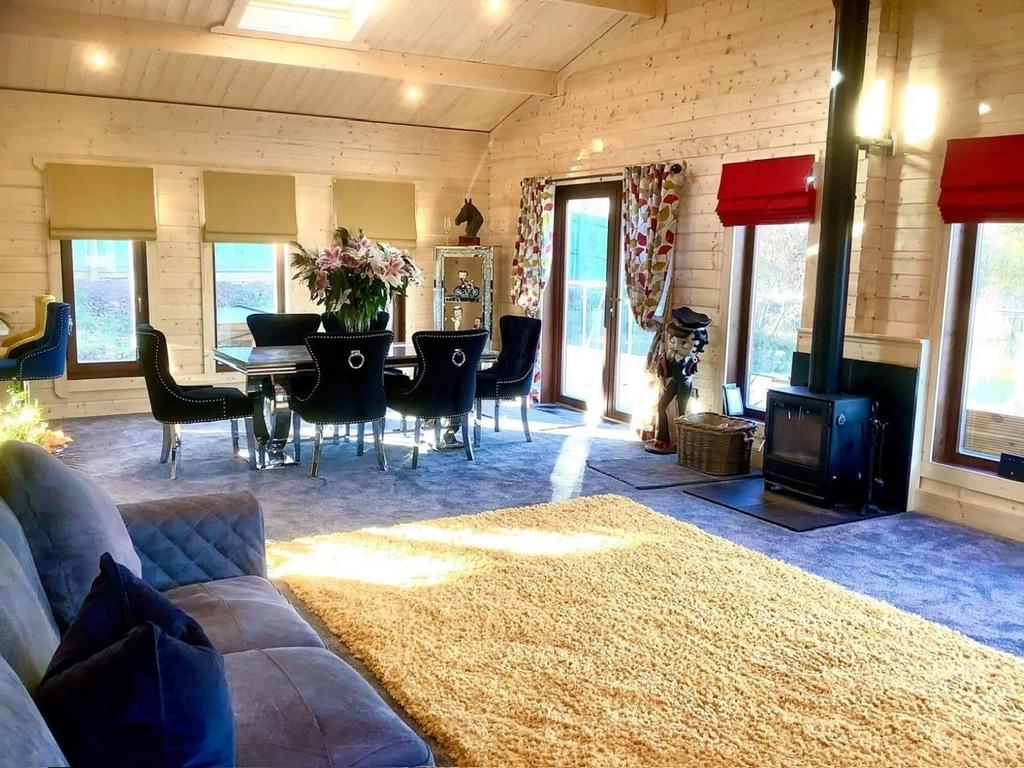 Dining room.jpg