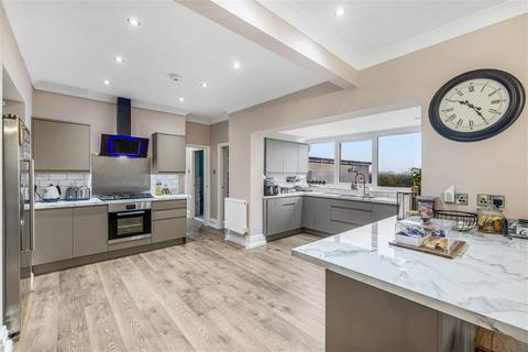 5 bedroom detached house for sale, Eastwood Road, PE21