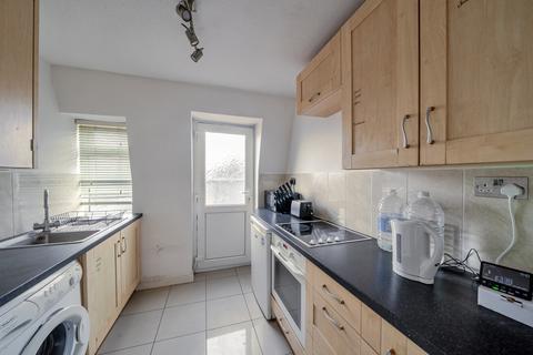 2 bedroom flat for sale, Canute Road, Southampton, Hampshire, SO14