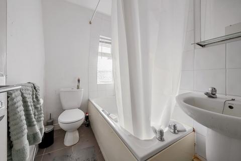 2 bedroom flat for sale, Canute Road, Southampton, Hampshire, SO14