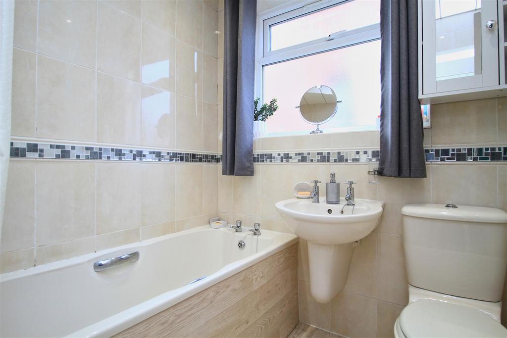 Bathroom..jpg