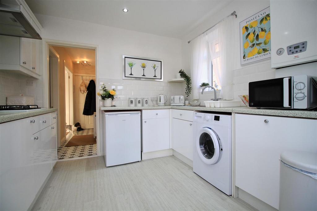 Kitchen...jpg