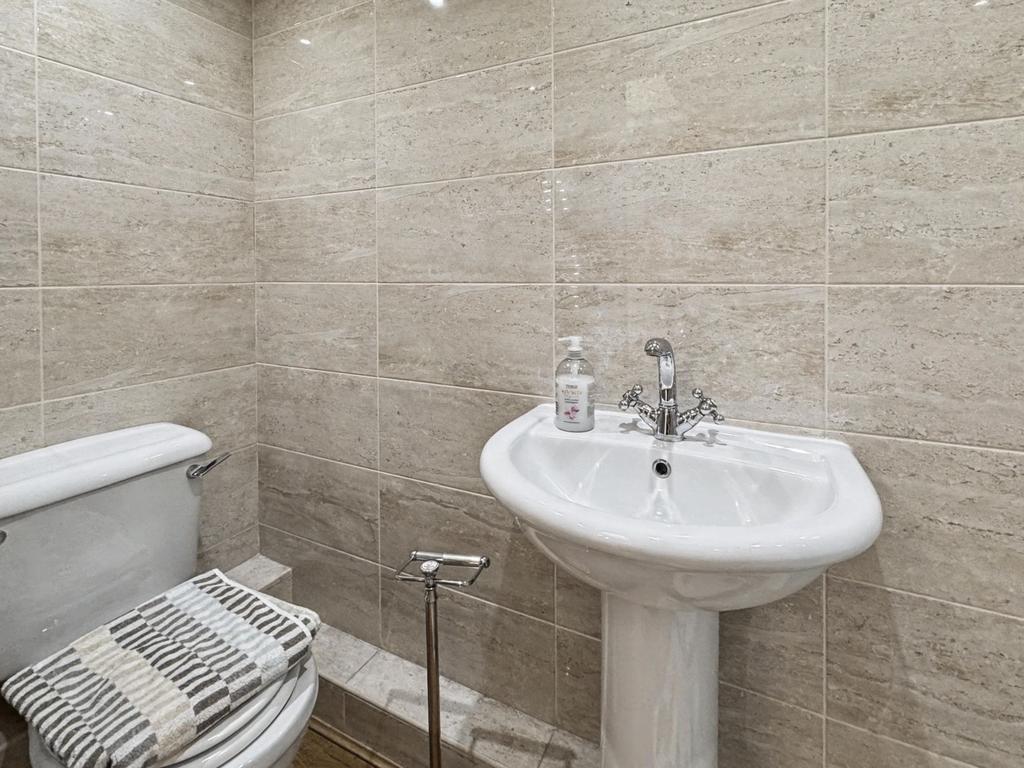Wc &amp; Walk-in Shower